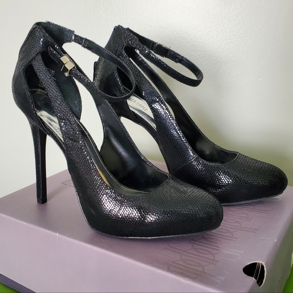 Jennifer Lopez Elegant Black Heels